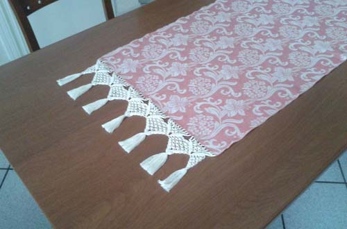 The art of macramè on Table Runners